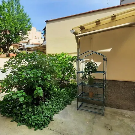 Garden House : A Un Paso Dal Centro Storico Daire *